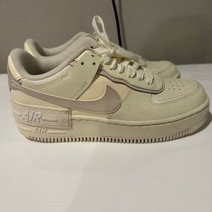 Nike Air Force 1 shadow
